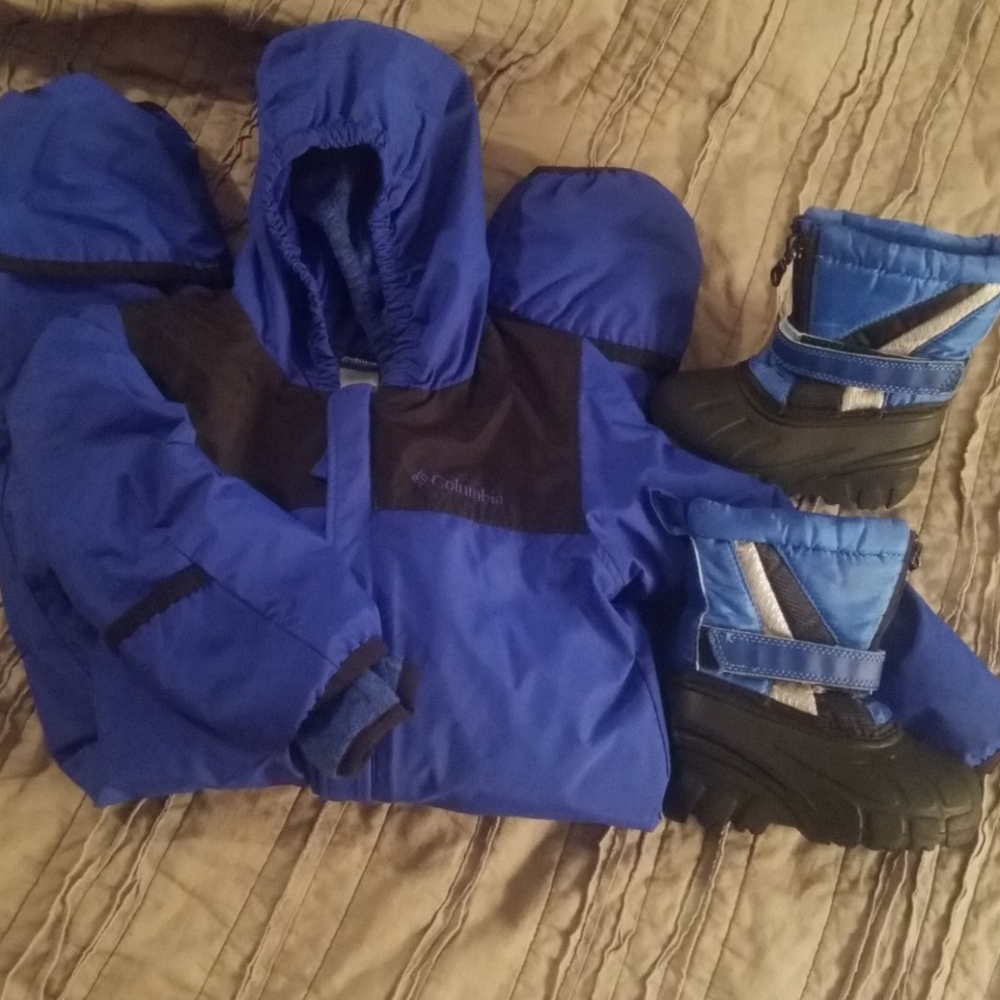 18m OmniTech Columbia snow suit with boots and hat